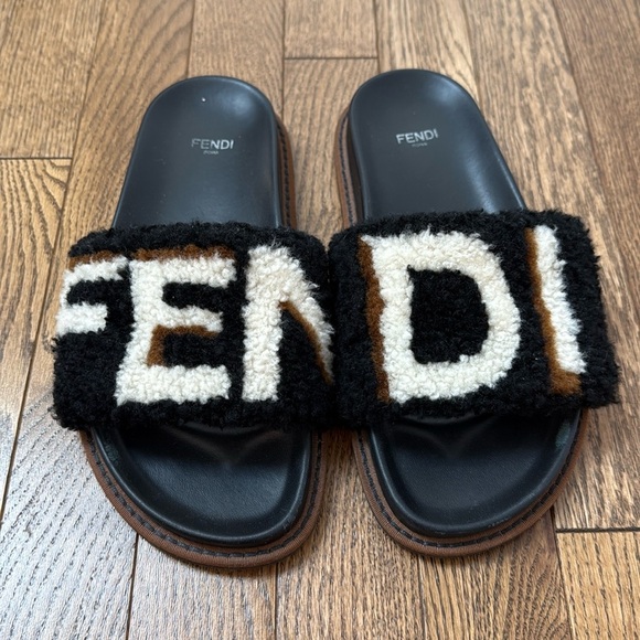 Fendi Shearling logo slides - Picture 1 of 7